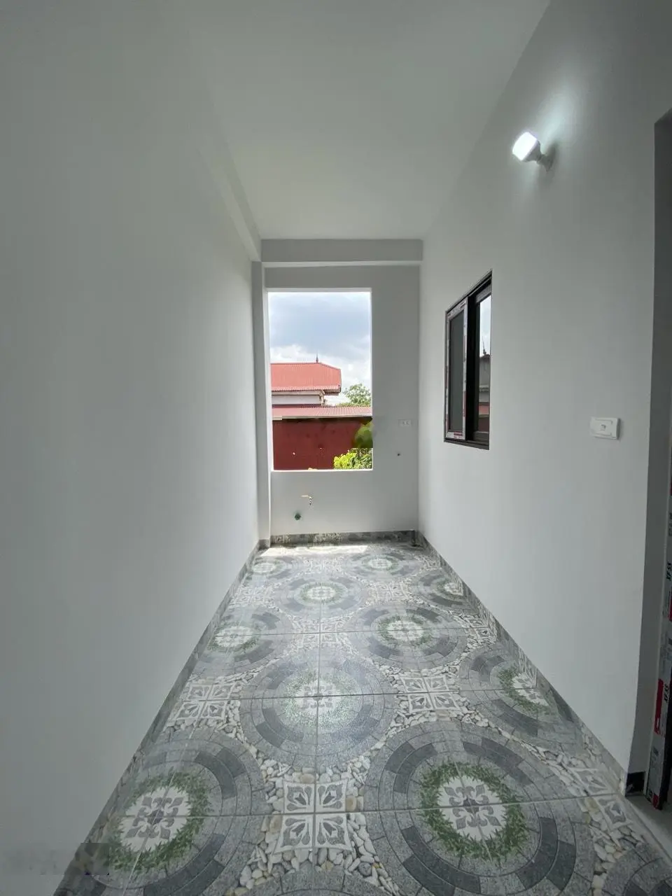 Siêu hot! Lô góc 2 mặt thoáng giá chỉ 2.5 tỷ, 4 tầng, 33m2. Di chuyển QL6 khoảng 1km. Lh 0966929600