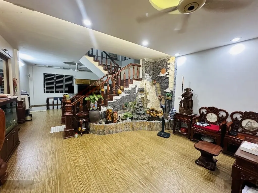 SIÊU PHẨM Nhà Phố Hoa Lâm, kinh doanh, 2 thoáng, vỉa hè Nhà đẹp tặng toàn bộ nội thất sịn