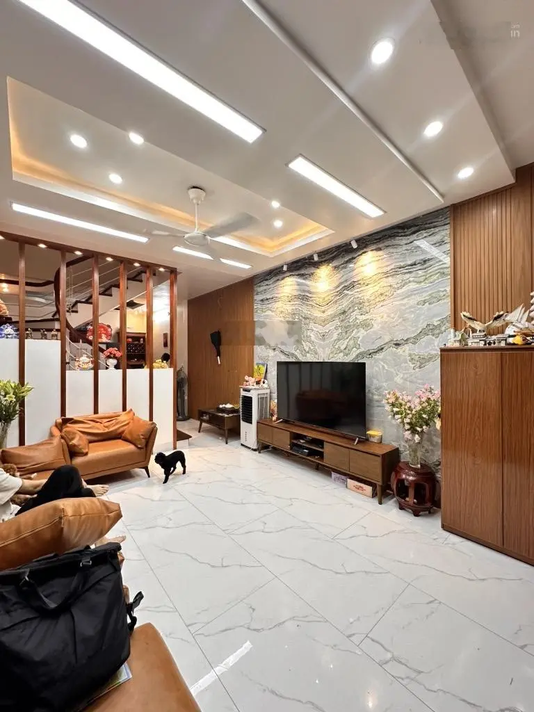 Bán nhà đại cát,liên mạc .dt 42m 5 tầng,ngõ oto tránh ,vào nhà.