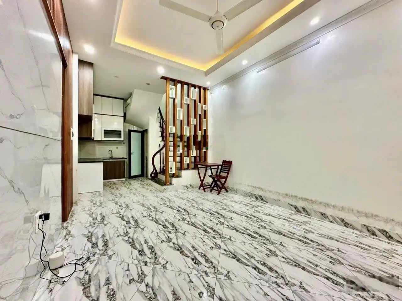 Khu đất vàng-Phố xốm-35m2/5 tầng/xe tải đỗ cửa/20m xe tải tránh nhau/SDCC/ngõ thông/chủ thiện chí