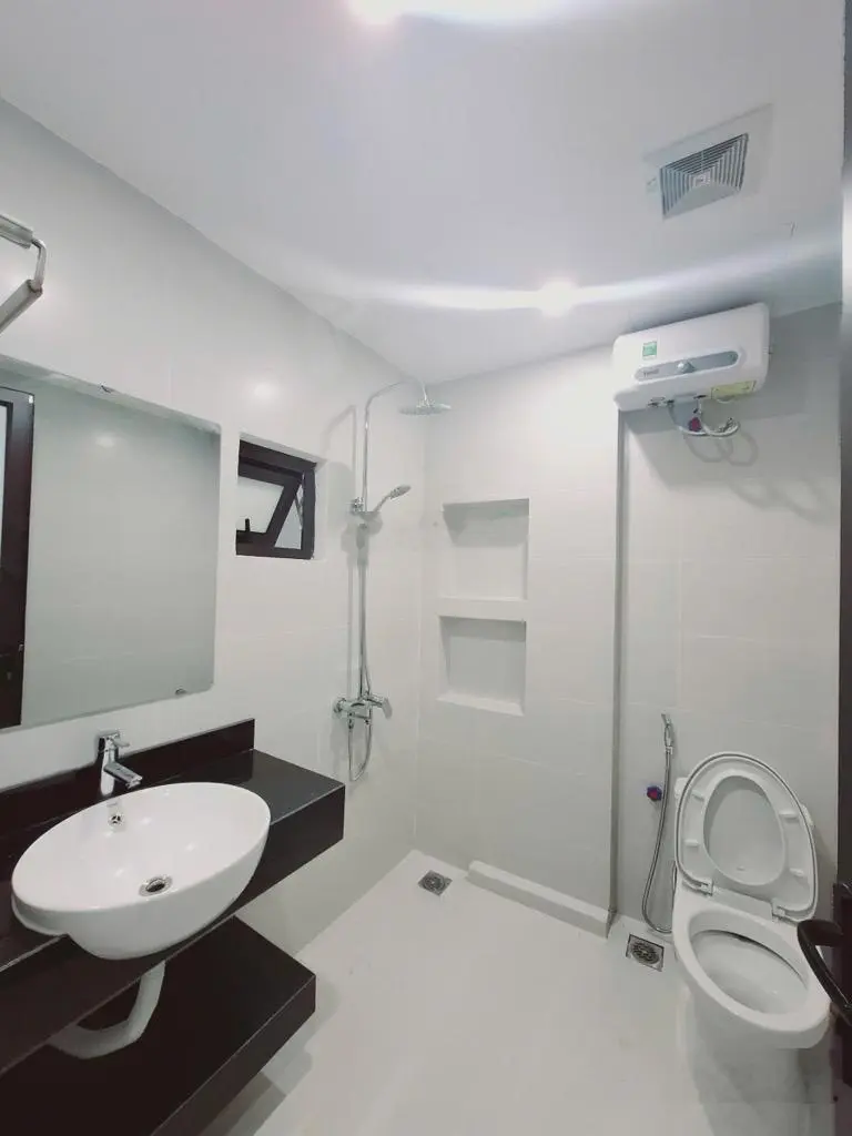 Siêu phẩm Nguyễn Văn Cừ, full nội thất , cách phố vài bước chân. Giá nhỉnh 6tỉ