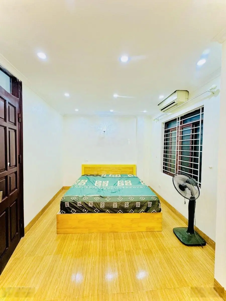 Giá tốt. Nhà đẹp đường Láng. Ngõ thông các ngả, cực gần ô tô tránh, ra phố vài bước chân. 38m2