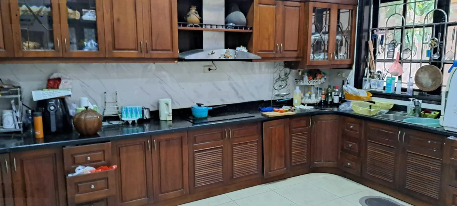 Chính chủ cần bán biệt thự Ciputra khu D, DT 180m2, xây 3 tầng, mặt tiền 9m, giá 290tr/m2