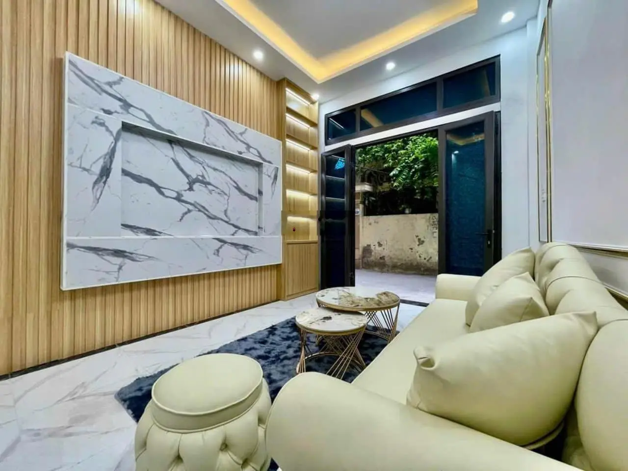 Giảm chào 300tr! Nhà phố Cầu Giấy, lô góc, ngõ thông, gần phố, gần ô tô 44m2*5T