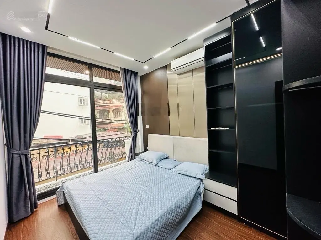 Bán nhà 4 tầng phố Chính Kinh, đi bộ ra tàu điện ngầm, ngay sát phố, sổ đỏ hoa hậu, khu vực hiếm.