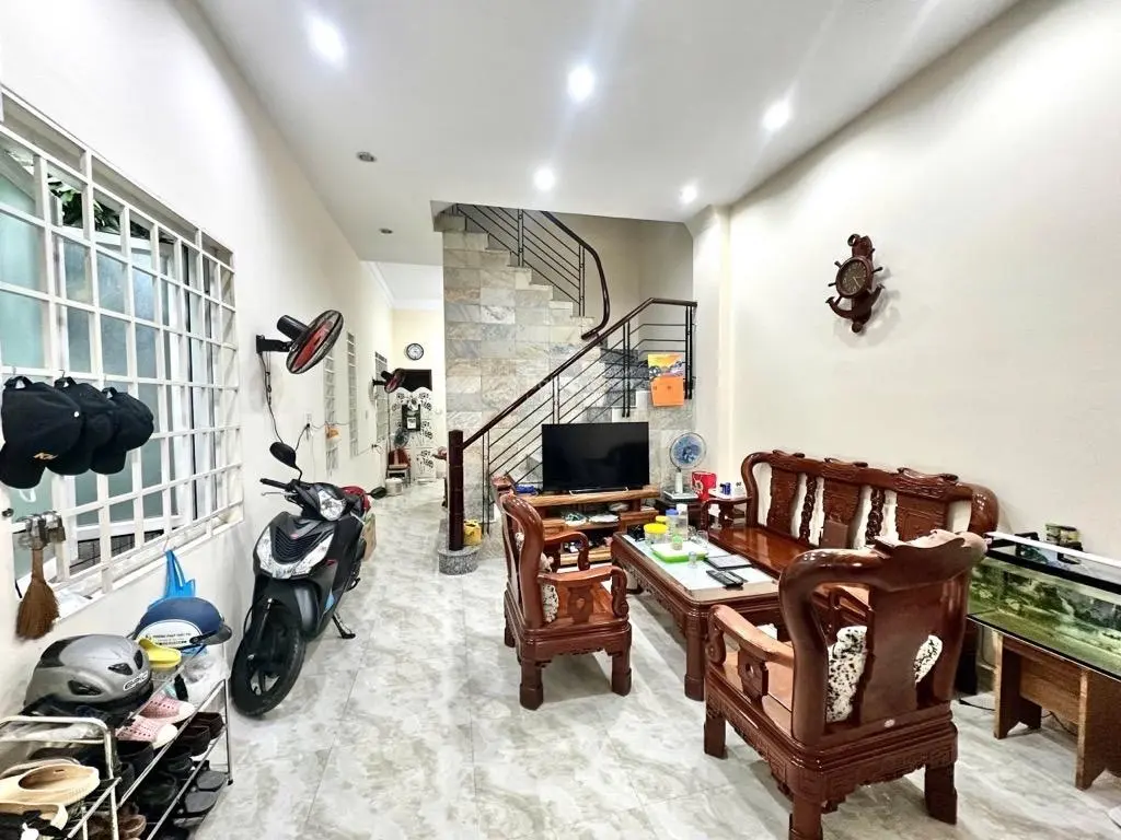 Nhà 4 tầng, DT 5x14m đường xe tải đối diện BV Ung Bướu, tiện kinh doanh