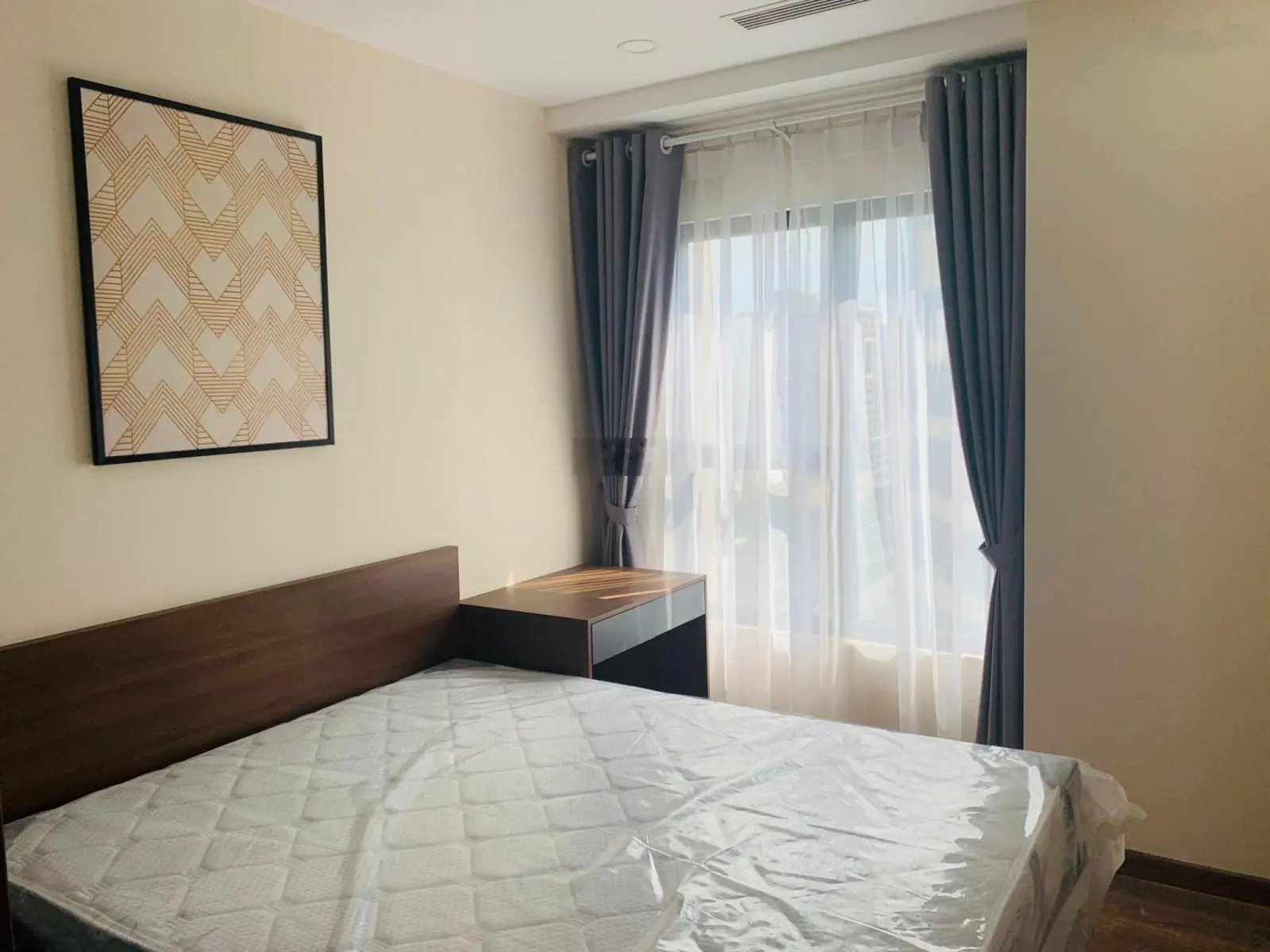 Bán gấp căn hộ cao cấp 98m2- 3 phòng ngủ, hướng siêu mát, giá siêu tốt tại golden park tower.
