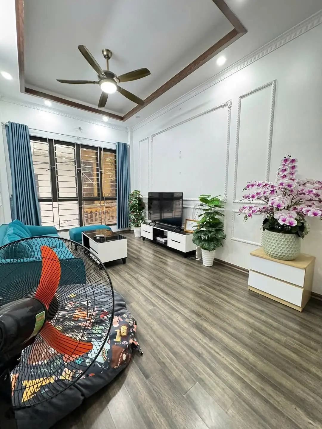 Cực hiếm! 8,6 tỷ có nhà phố Lê Trọng Tấn, Hà Đông, 40m2 x 5 tầng, 2 mặt thoáng, ô tô đỗ cửa. Giá TL