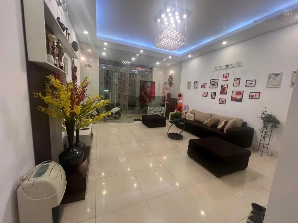 Chính chủ cần bán gấp nhà phố Ngọc lâm DT 65m2, 3 tầng vị trí siêu đẹp gần trường học, chợ.