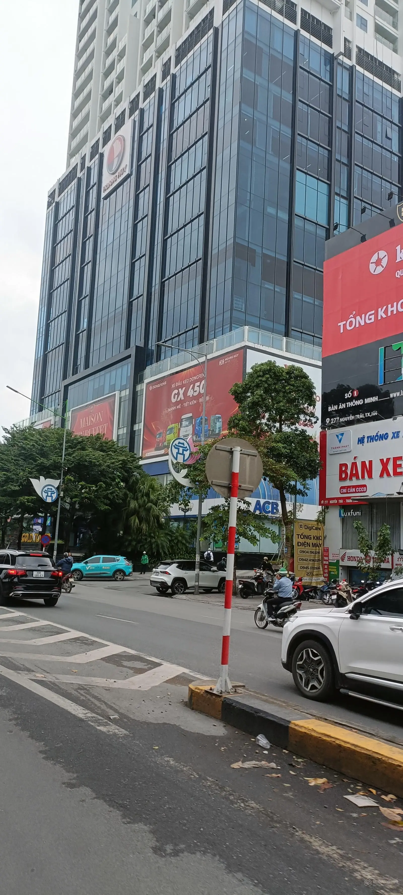 Mặt phố Nguyễn Trãi, Thanh Xuân. Lô góc. DT 42m2 x 3 tầng. Giá 8.6tỷ. Kinh doanh đắc địa. Không lỗi