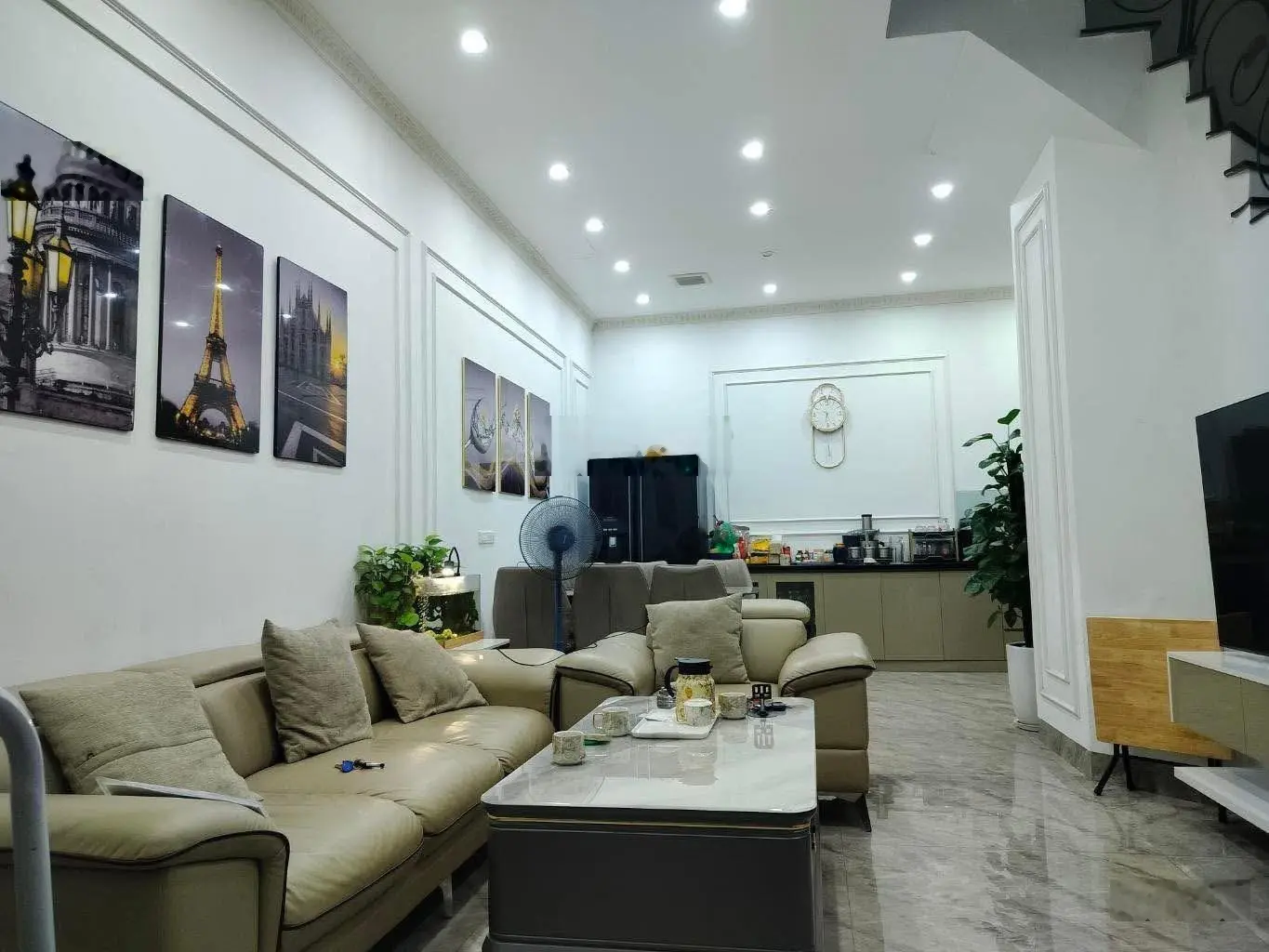Bán nhà xuân thuỷ- tt cầu giấy- mặt ngõ- lô góc thoáng sáng -mt4m- dân xây- vài bước ra phố- ở ngay