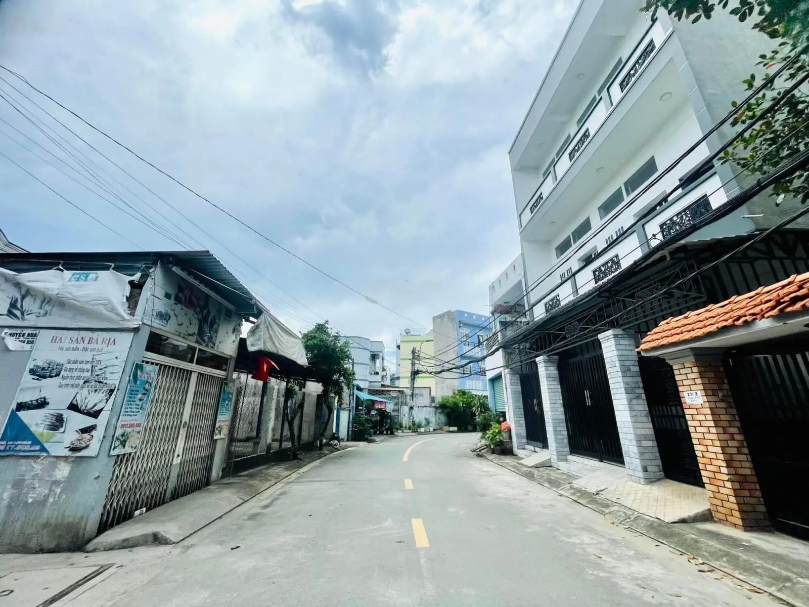 Bán nhà 69,4m2, giá 4,7 tỷ, đường Lê Văn Thịnh rẽ vào. TP Thủ Đức. LH: 0902 126 ***