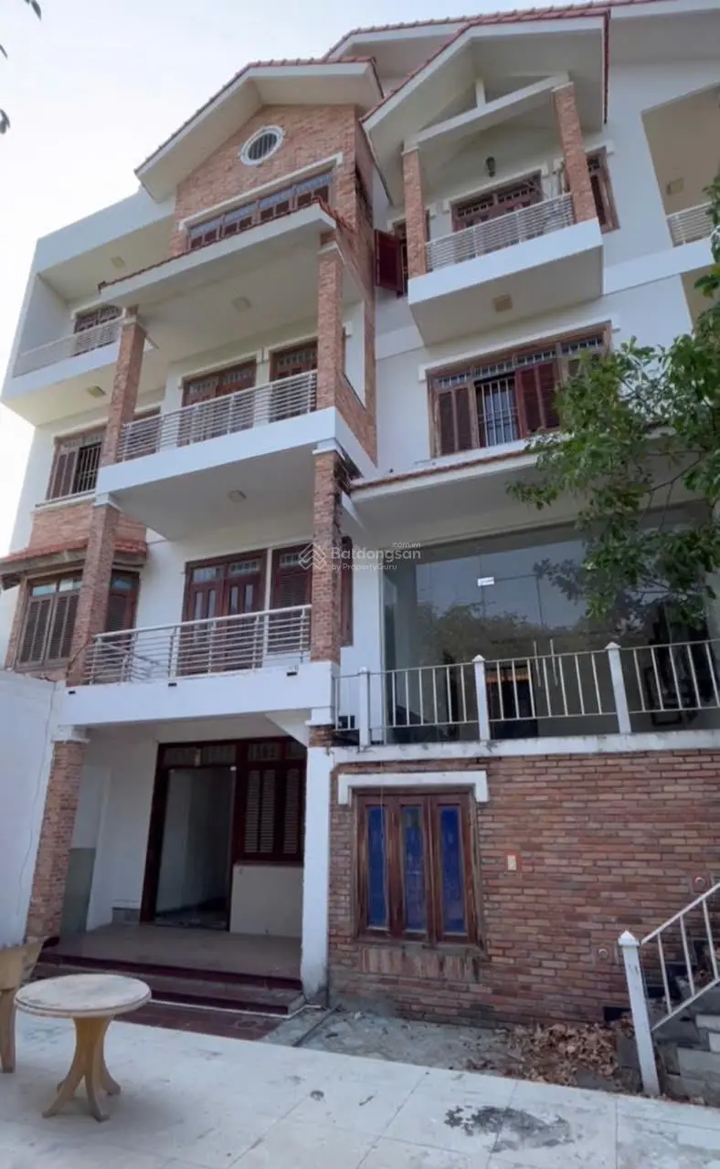 Bán hoặc cho thuê biệt thự 300m2 tại Hiệp Bình Chánh, Thủ Đức giá nhỉnh 30 tỷ, view sông SG