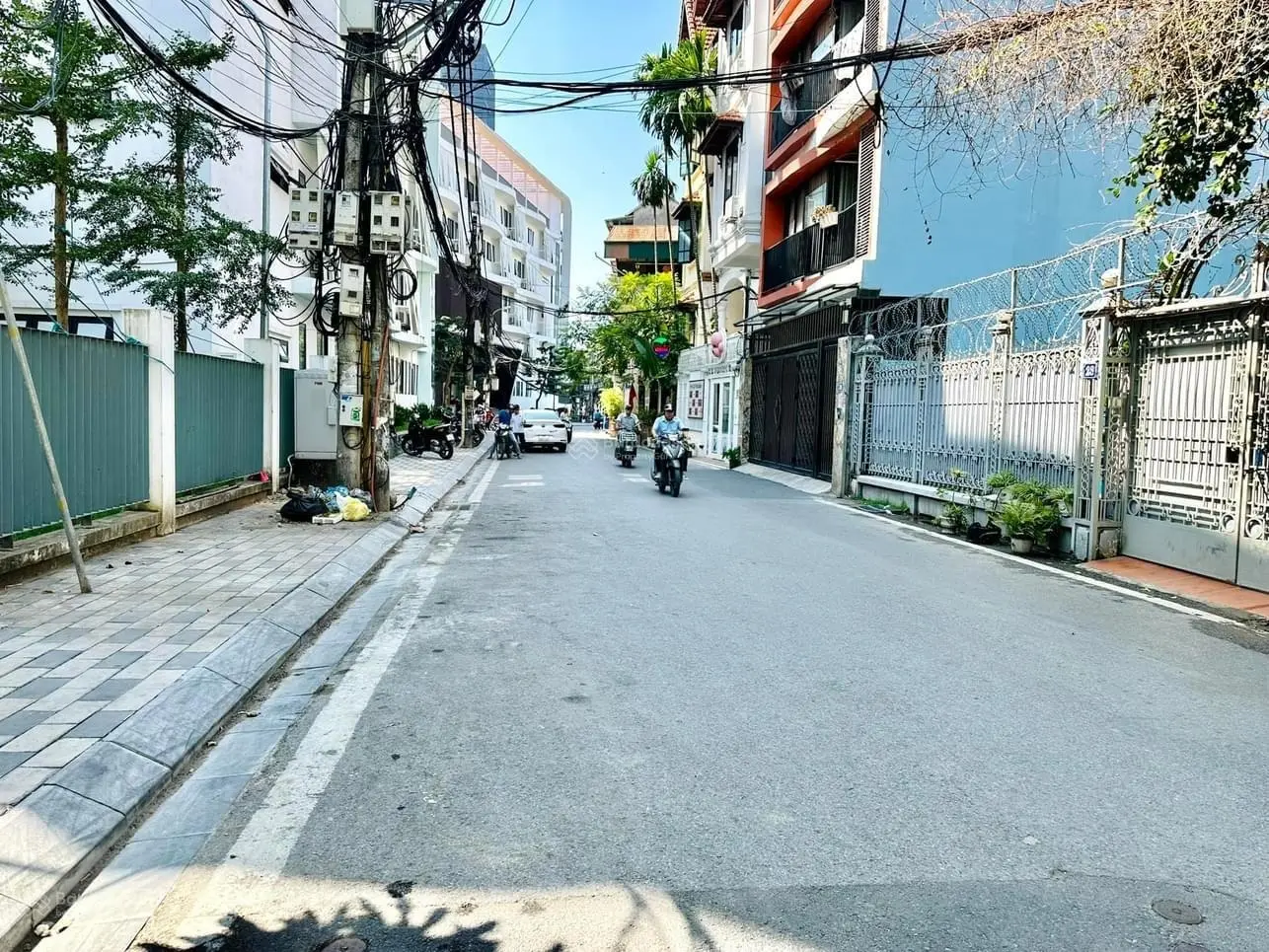 Bán nhà riêng tại ngõ 11 Tô Ngọc Vân - Tây Hồ - 56m2 - ô tô đỗ cửa nhà - 23 tỷ