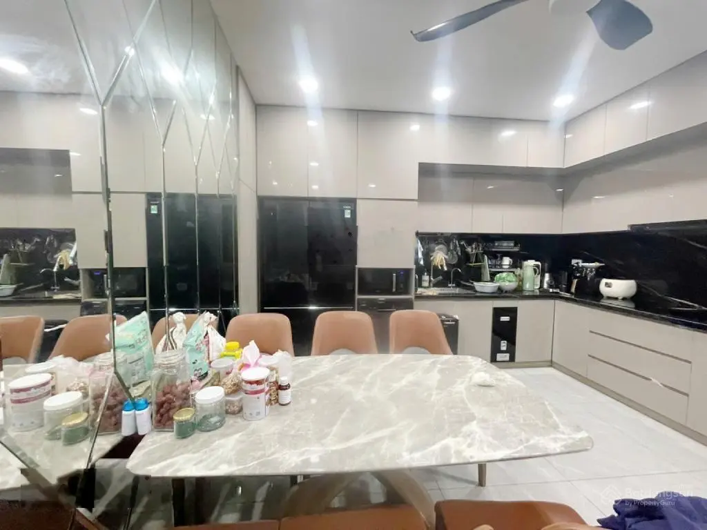 Nhà măt tiền Nguyễn Trãi 2 chiều, phường 2, Quận 5 cần bán, giá chỉ 24 tỷ.