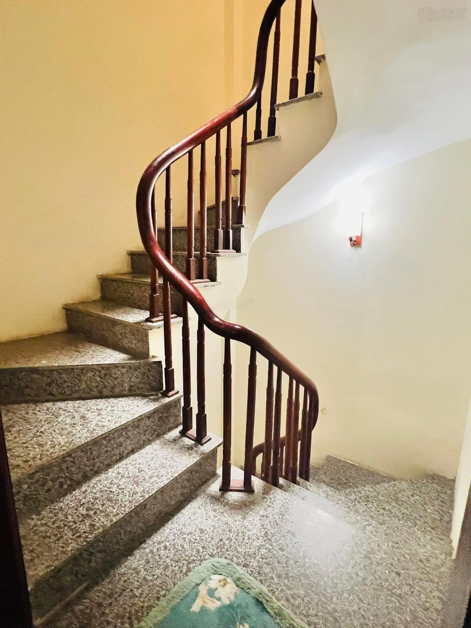 Nhanh! Giáp Ngoại Giao Đoàn, Xuân La 35m2 x 5 tầng, MT: 4.2m. Ngõ thông, ô tô đỗ cổng. Giá 6.3 tỷ