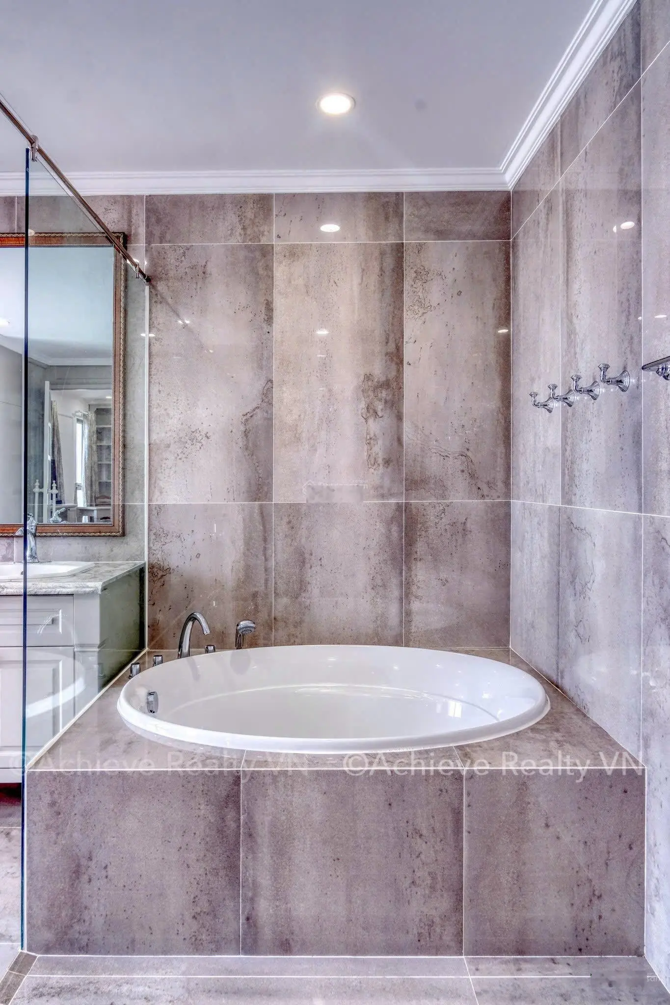 Bán Penthouse Masteri Thảo Điền 256m2 đầy đủ nội thất 35 tỷ bao thuế phí 3 phòng ngủ, 3WC