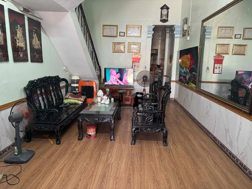 Cần bán nhà 2 tầng gần trung tâm tp