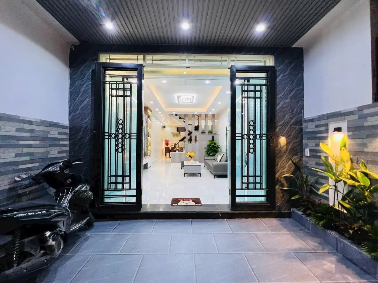 Bán nhà 4 tầng dân xây độc lập mặt ngõ phố Lực Hành - Hải An