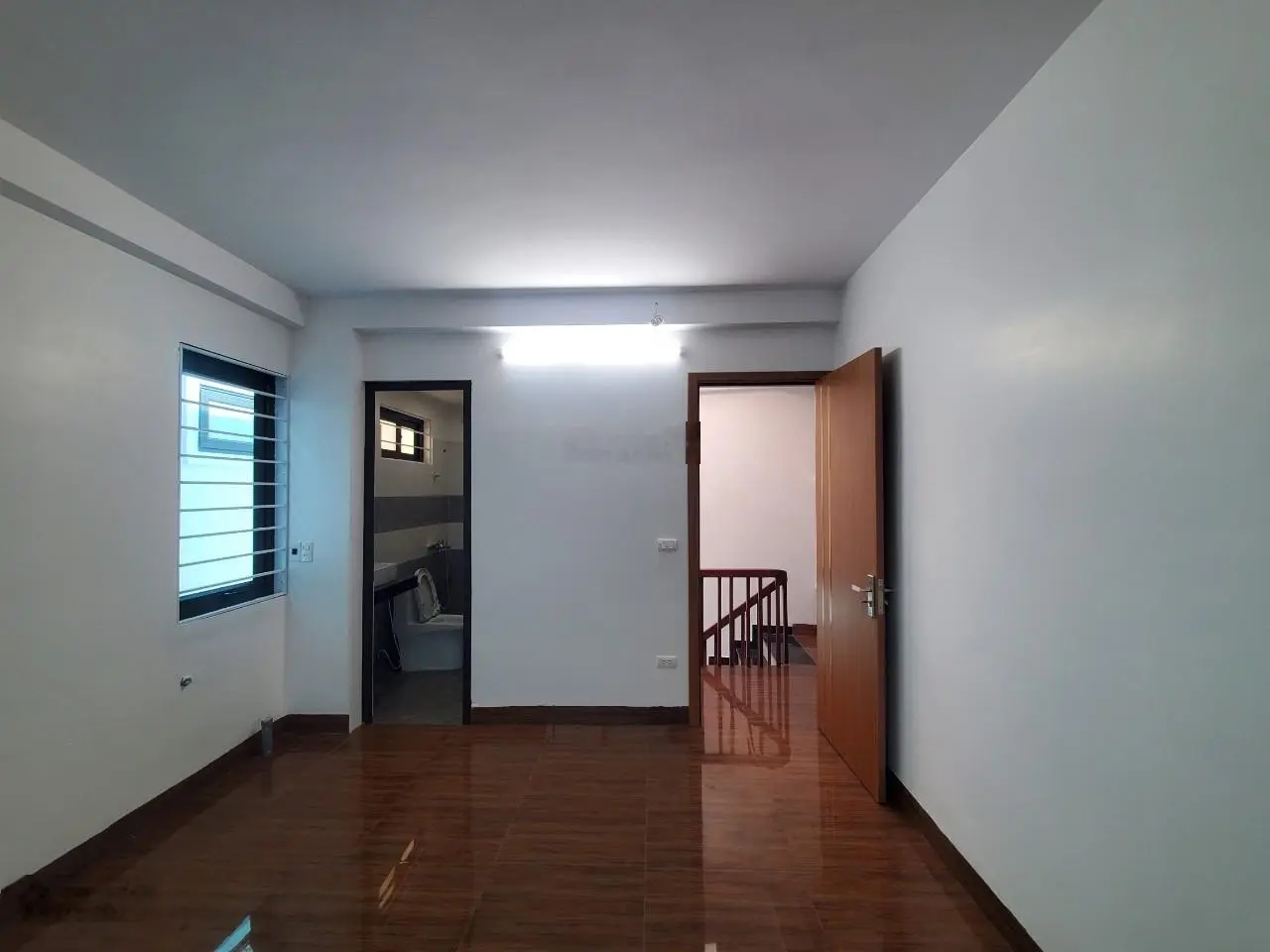 Gấp gấp nhà phố Vũ Ngọc Phan 50m 5 tầng MT4m chỉ 14,9 tỷ lô góc ô tô KD