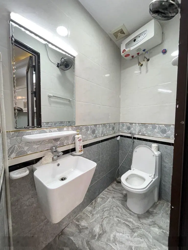 Bán nhà phố Chùa Quỳnh, HBT, 43.3 m2, 5T ngõ rộng, kinh doanh, chỉ 12 tỷ