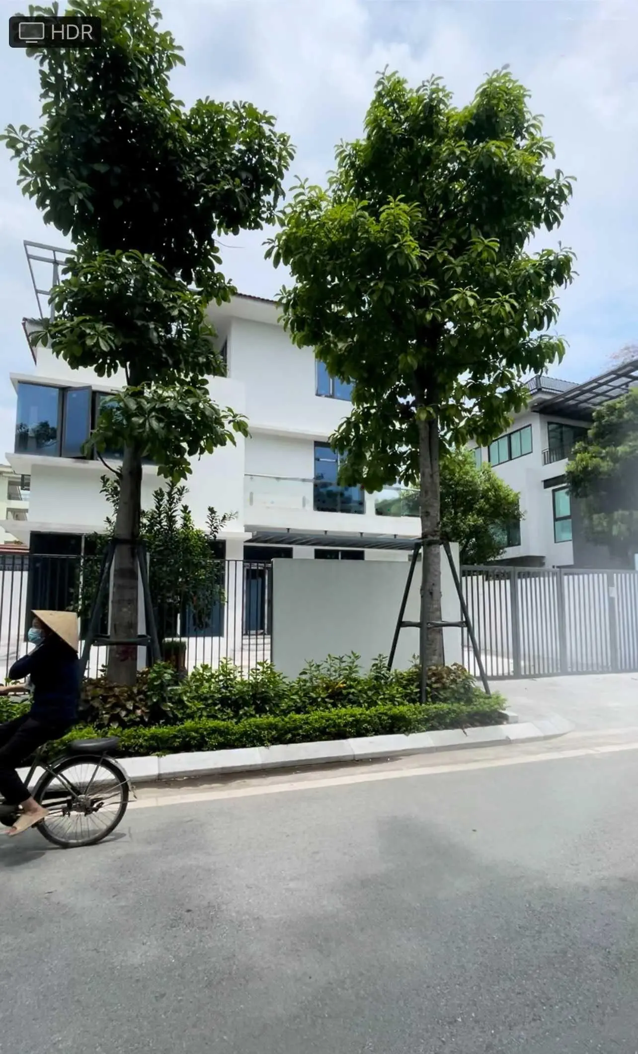 Chính chủ bán căn biệt thự Hateco Apollo 180m2, MT 11m, 3 tầng 1 tum đẹp view hồ giá 30,5 tỷ