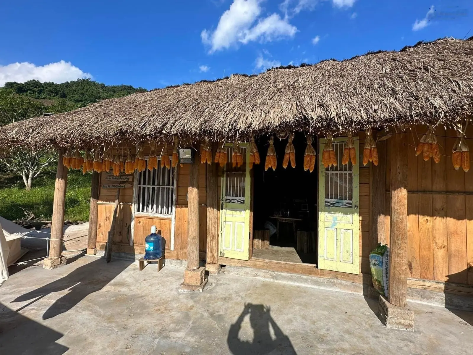 Bán Homestay xinh đẹp có 5 căn bungalow 2 nhà đất kiểu Mông đang kinh doanh hiệu quả
