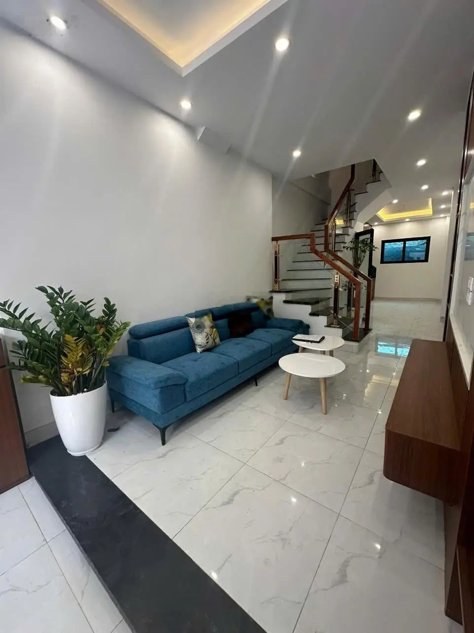 Bán nhà Tây Mỗ 43m 4 tầng dân xây, ngõ oto lùi cửa, trước mặt rộng 4.5m - có sân riêng. Giá 5.95 tỷ