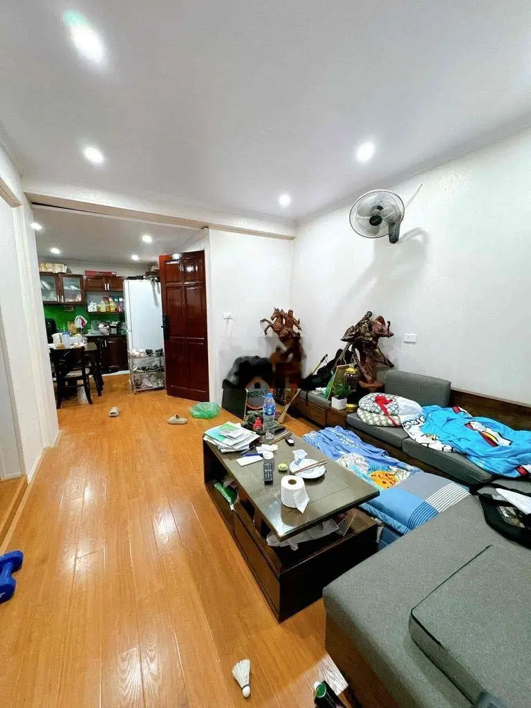 Tập thể lô góc 80 m tầng 3 hơn 3 tỷ - 3 ngủ - 2 vs - 2 ban công sổ đỏ
