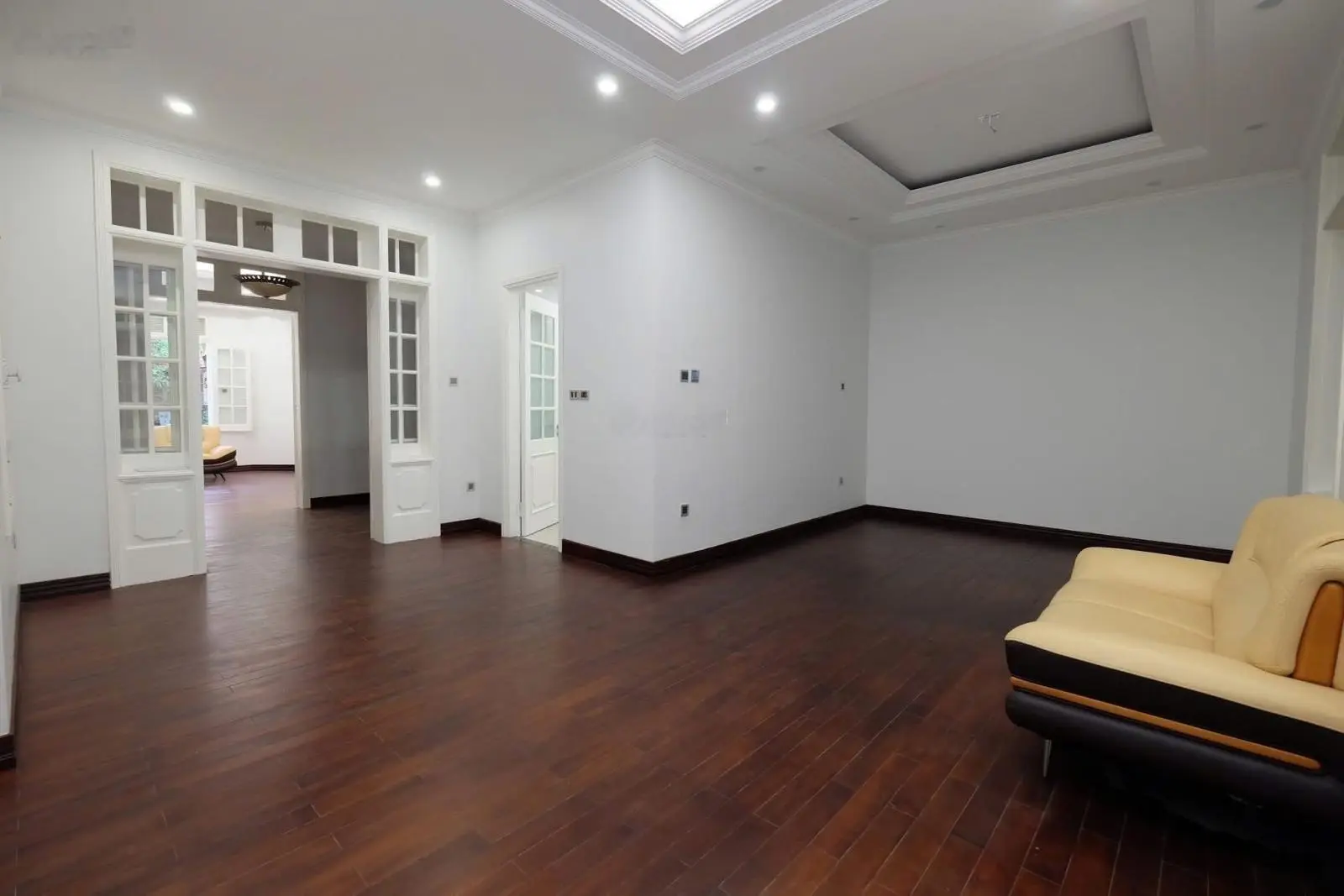 Bán nhà cực đẹp ngõ 275 Âu Cơ 160m2, 4 tầng, mặt tiền 8m. Sổ đẹp, giá rẻ. Tiện ở và đầu tư giữ tiền