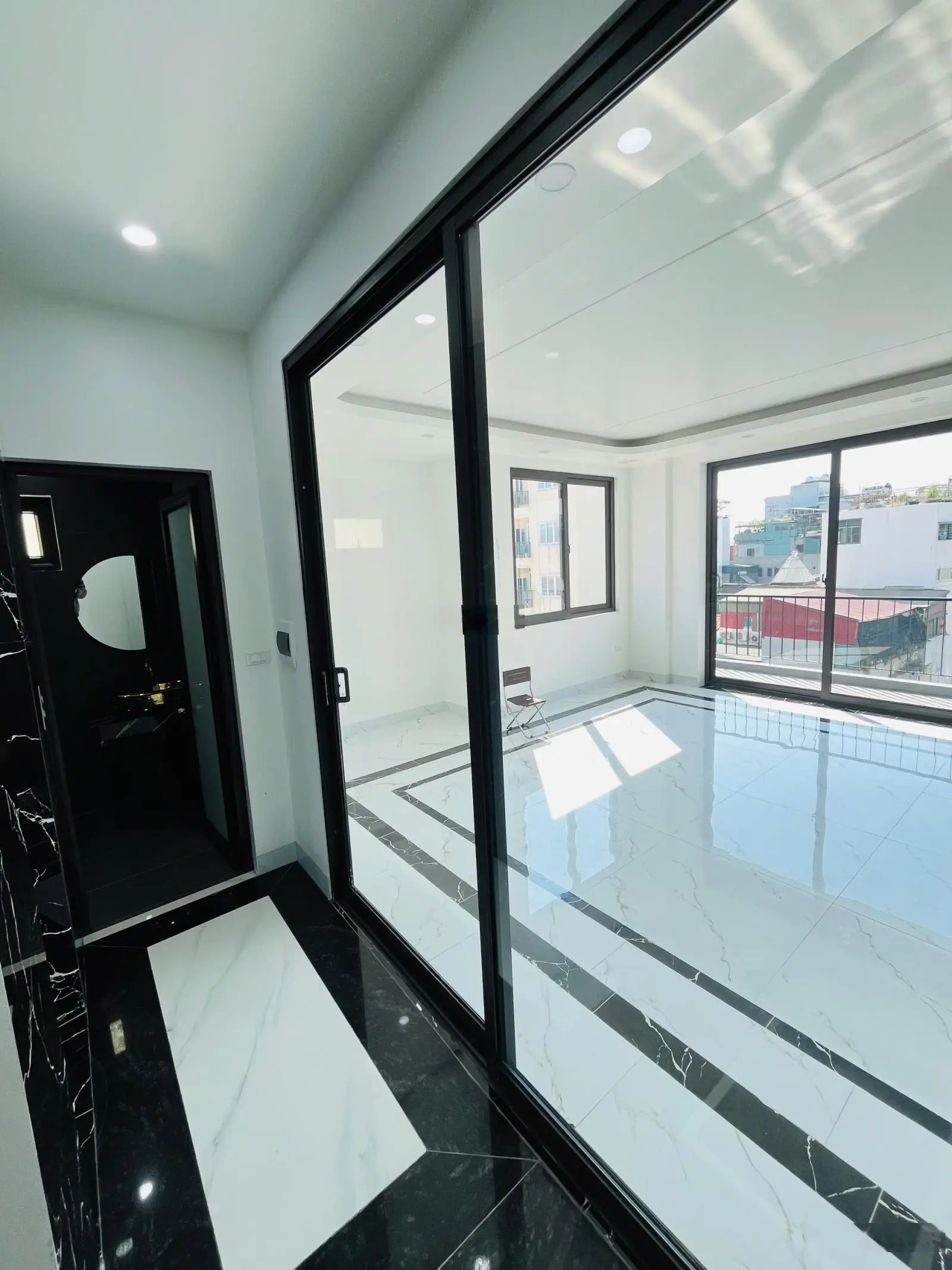 Hồ tây - lạc long quân nhà 7 tầng thang máy thông sàn ô tô 7 chỗ vào nhà