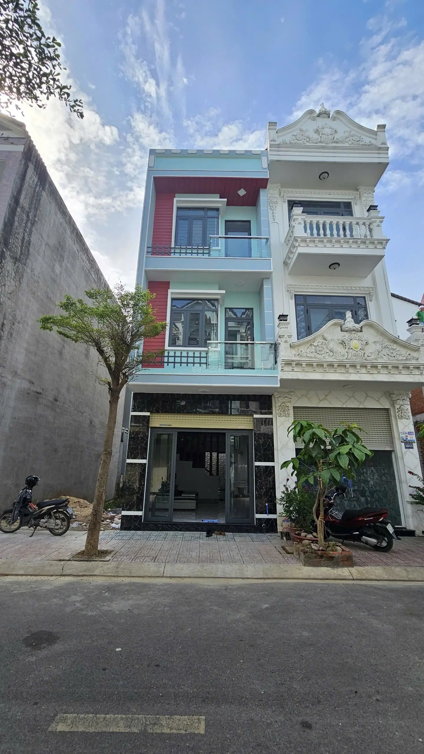 Nhà Phố Rẻ: 3Tỷ950_Nhà 1 Trệt 2 Lầu Full Nội Thất KDC Gần Chợ Phú Phong TP.Thuận An