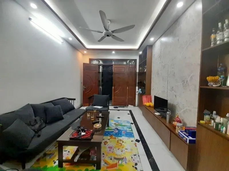 Bán nhà 3 tầng phố Nguyễn Chính, Thịnh Liệt, đường rộng, sổ đỏ 53 m2, 5,7 tỷ