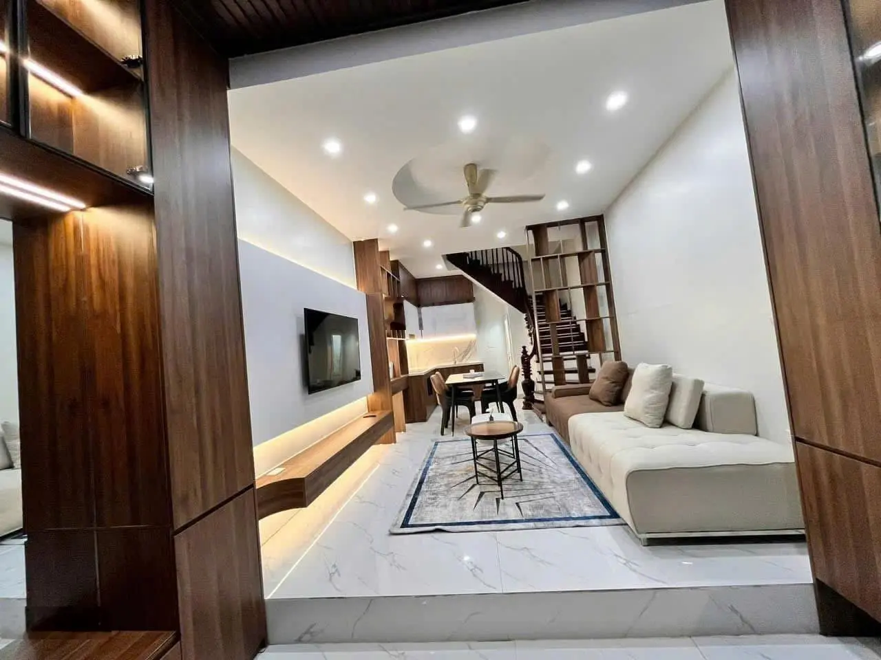 Bán nhà 6 tầng Đại Mỗ thang máy full nội thất sổ đỏ riêng giá 7,5 tỷ vị trí đẹp gần đường lớn