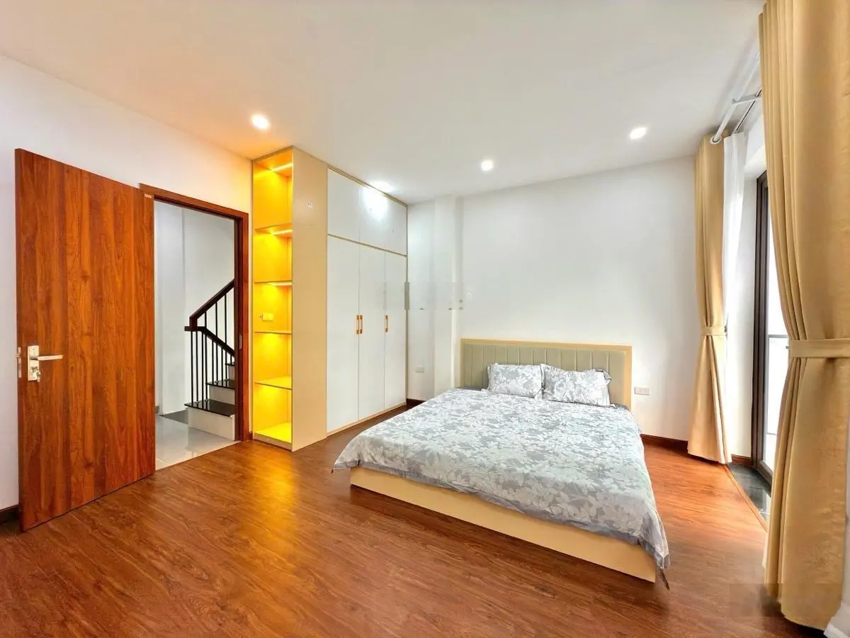 Bán nhà ngõ thổ quan đống đa 30*4 7.8tỷ tầng nhà thoáng phòng nào cũng có ban công . Ô tô đỗ cửa