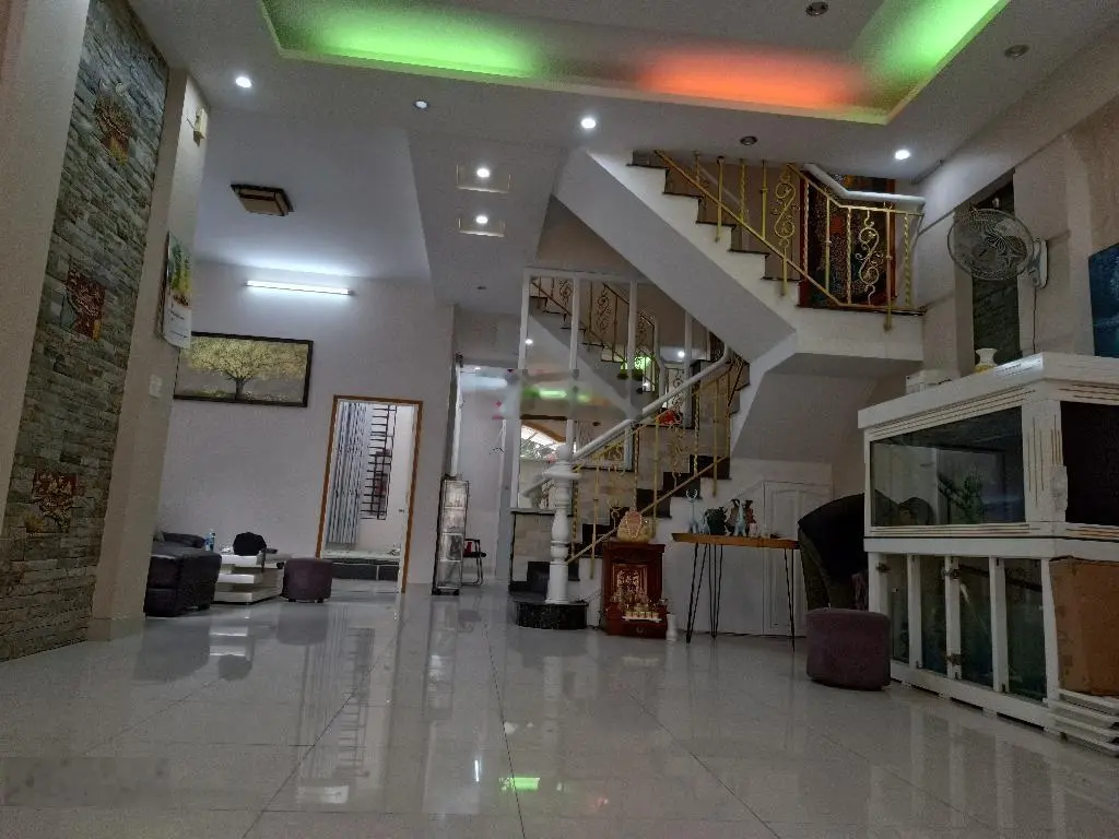 Nhà 2 tầng, HXH, Dt: 172m², ngang 9.53m, không có căn thứ 2 so sánh, chỉ 11,2 tỷ thương lượng