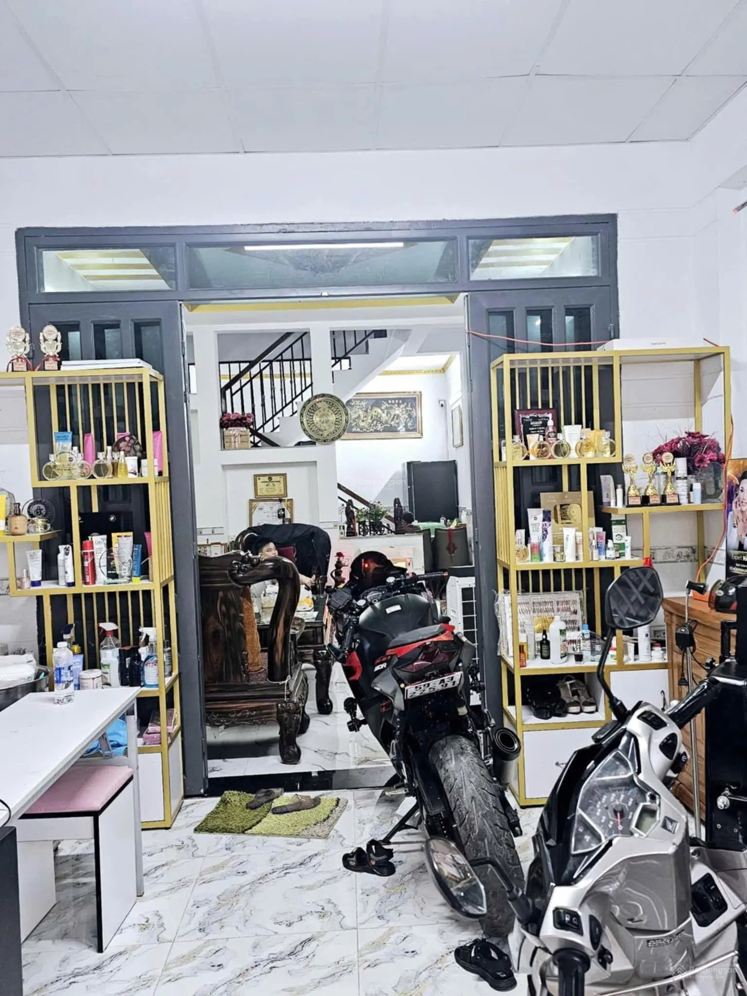 Nhà kinh doanh ở Tân Đông Hiệp 2 tầng mà chỉ nhỉnh 3 tỷ. Tìm đâu ra căn thứ 2. Bán gấp