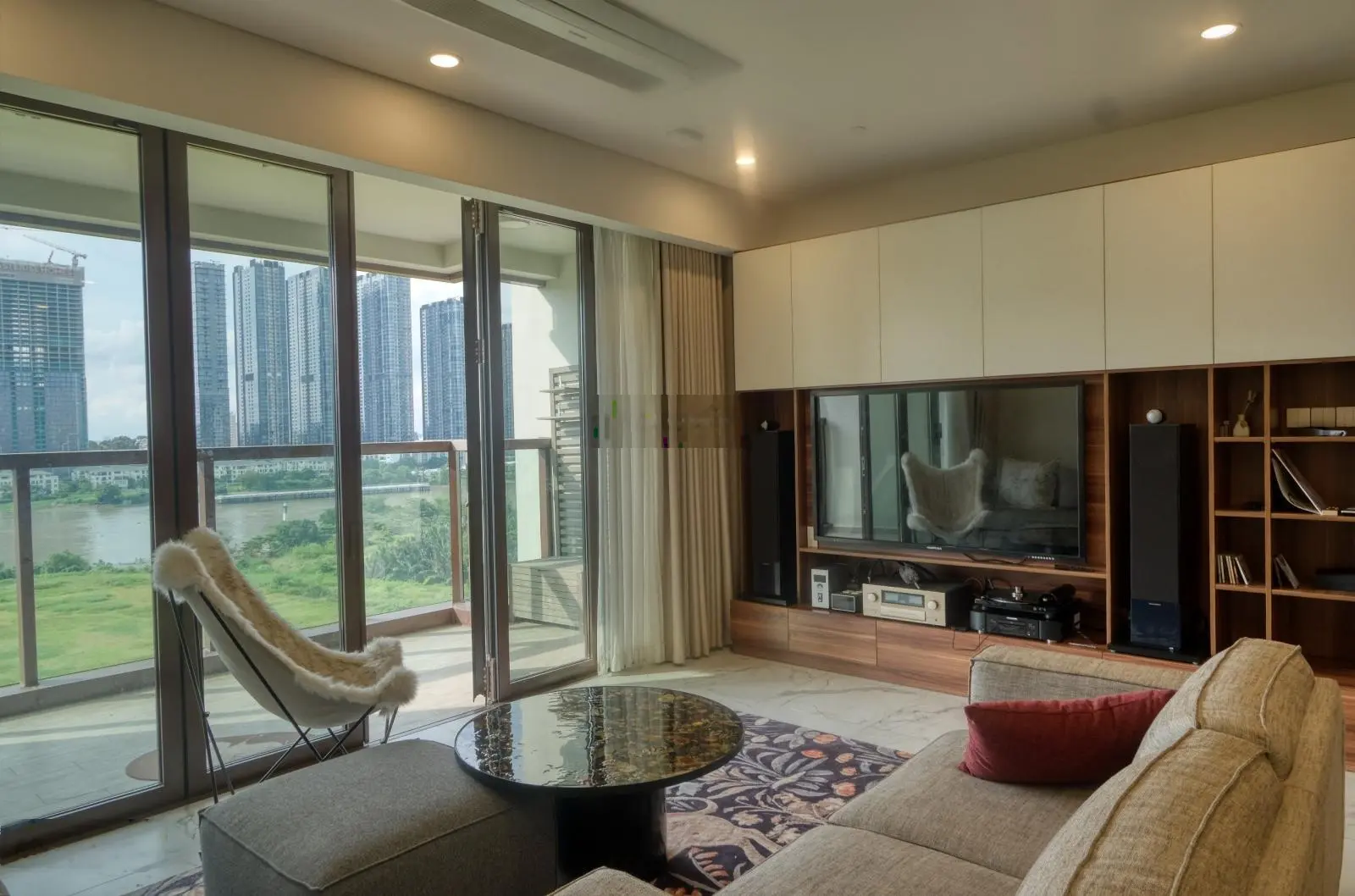 Bán 4PN giá tốt tại Metropole: 38 tỷ liên hệ xem nhà: 0919 061 *** Vy