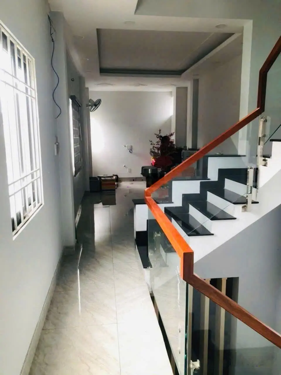 Nhà siêu mỏng 1 trệt 3 lầu mặt tiền kinh doanh trục Nguyễn An Ninh, P. Dĩ An, TP Dĩ An