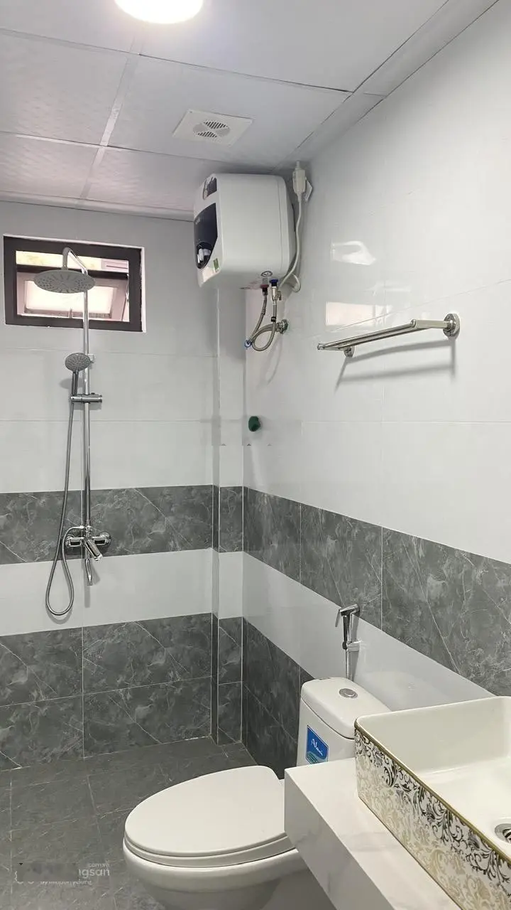 Việt Hưng, Long Biên cực hiếm, nhà 5 tầng x 42m2, MT 6m, Lô góc, 2 thoáng, trung tâm, gần ô tô