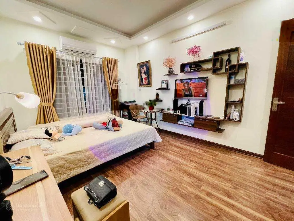 Bán nhà đẹp Nam Đồng, ô tô gần, an sinh đỉnh, nhà đẹp nội thất xịn, ở + cho thuê, 45m2 chỉ 6.3 tỷ