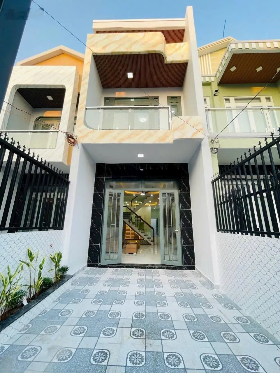 Nhà ngay chợ Bình Chánh - 1trệt 1 lầu - 3 phòng ngủ - 3WC