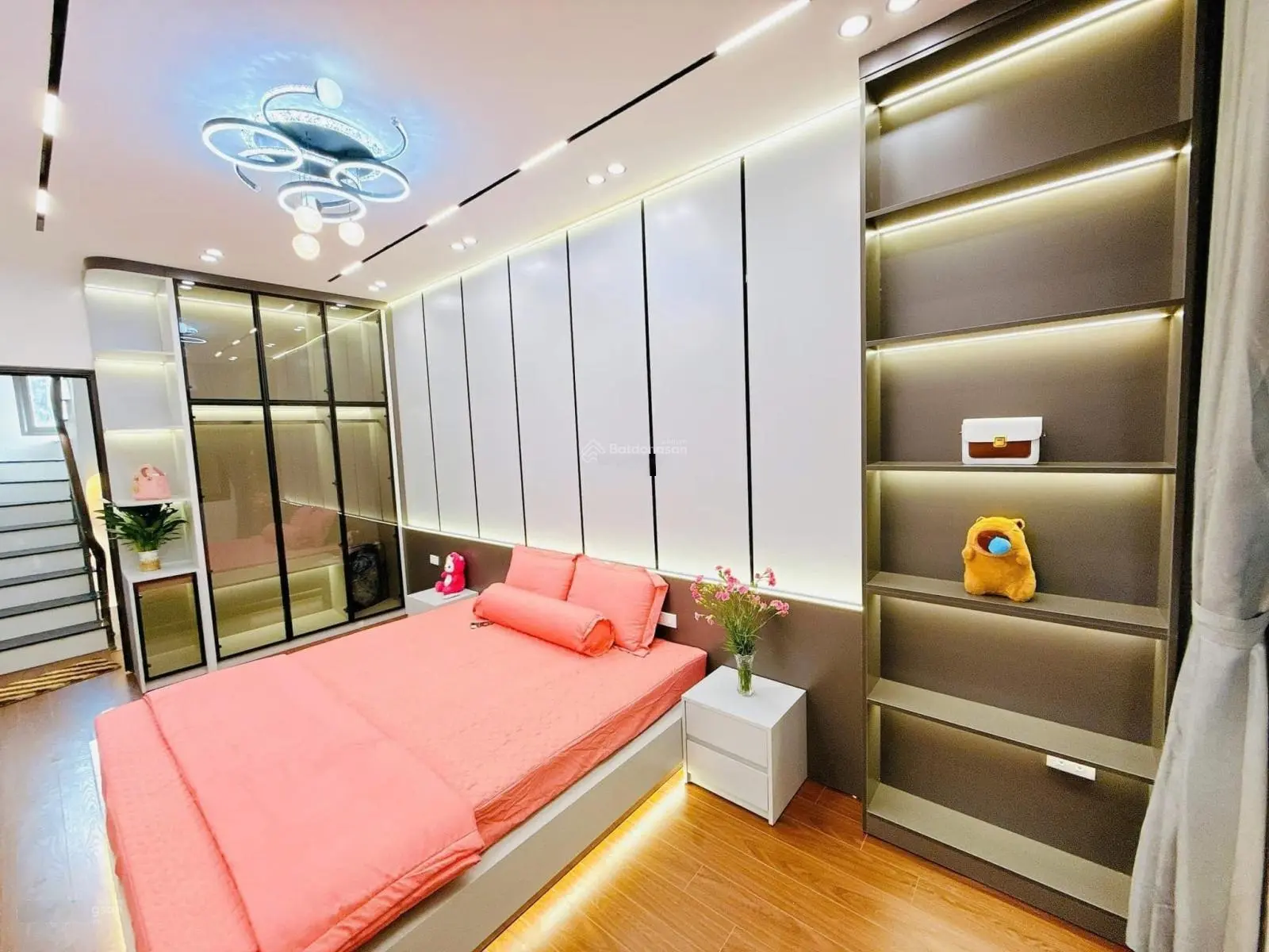 Nhà đẹp ở ngay, 4 tầng, 3 ngủ, giá 4.3 tỷ, ngay đường Chiến Thắng, Hà Đông