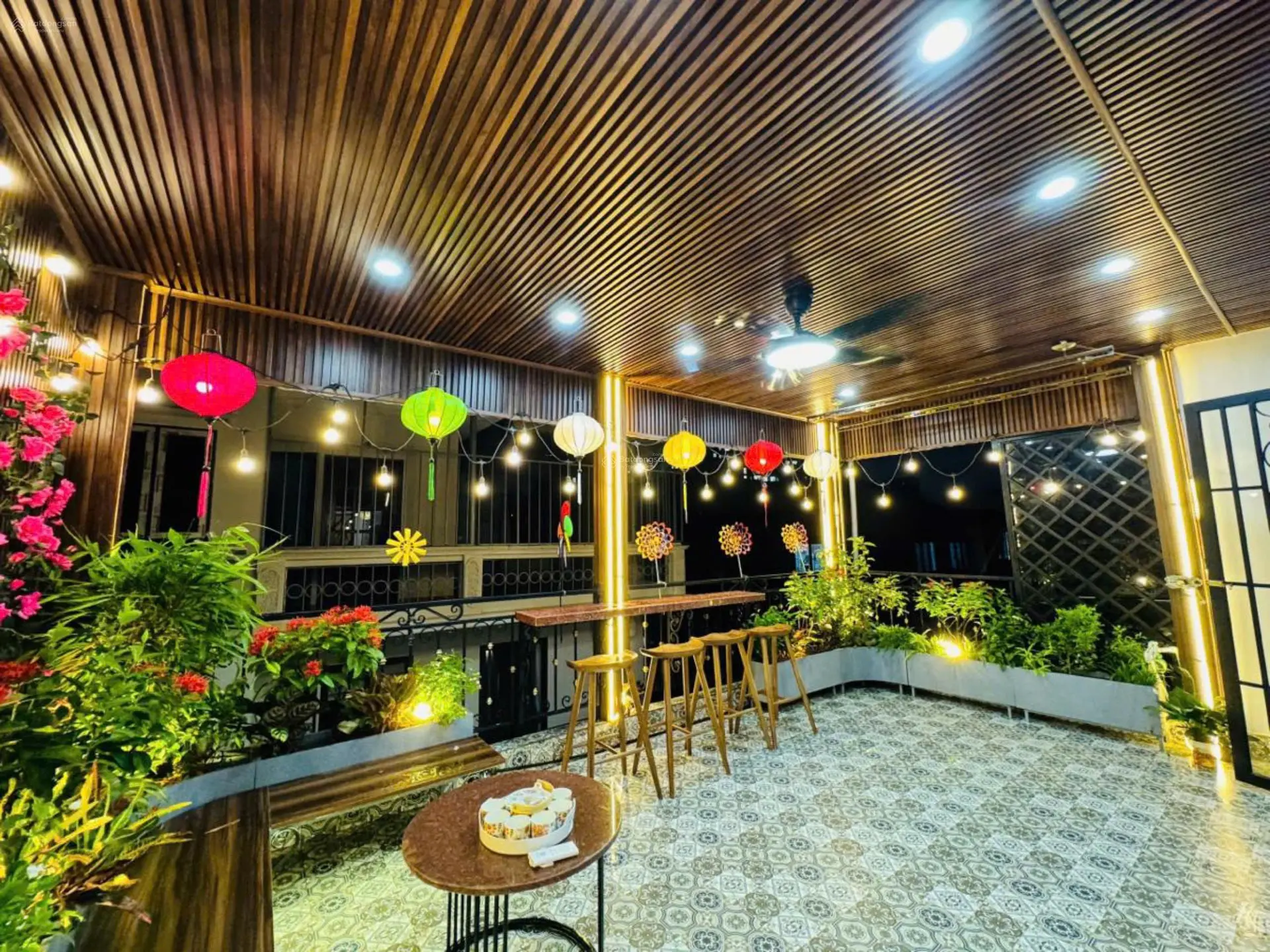 Mặt tiền khủng - kinh doanh đỉnh - oto đỗ cửa - ngõ thông khắp ngả, tặng full nội thất