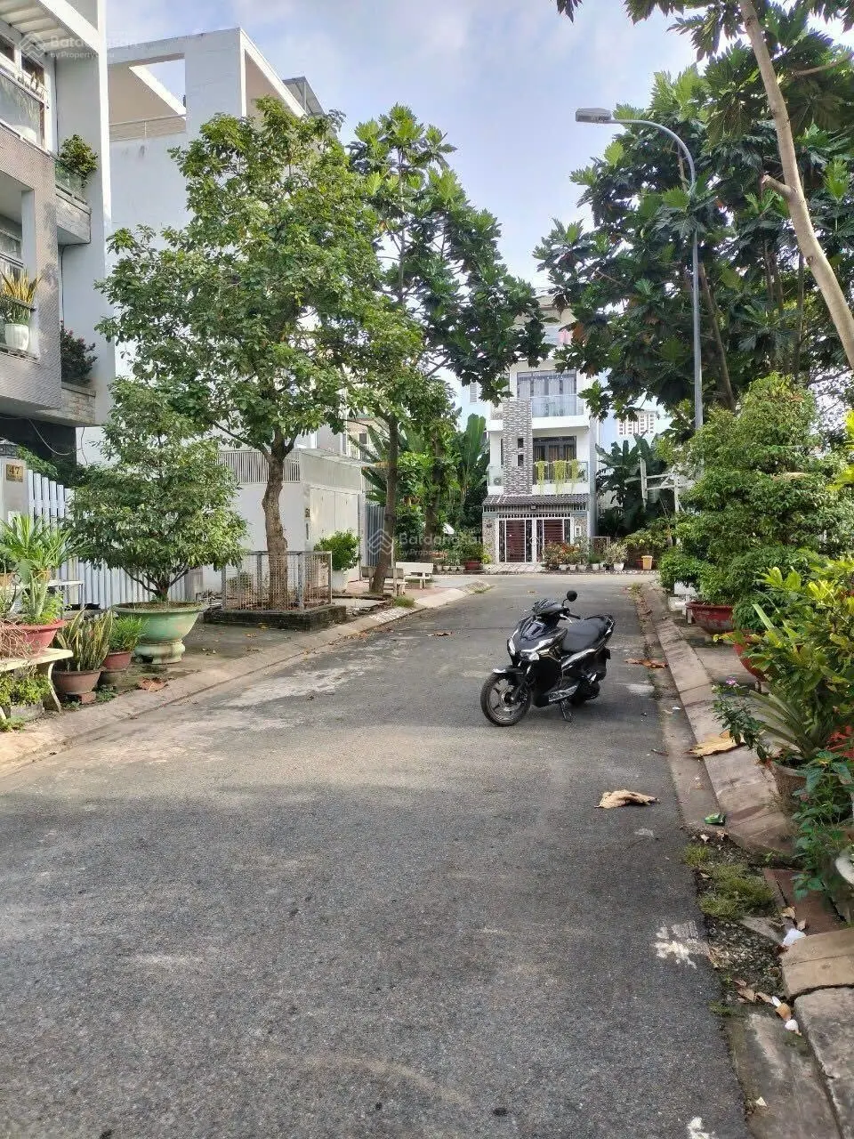 Cần bán lô đất KDC Sadeco Phước Kiển A. DT: 5m x 19m giá 7 tỷ. Đối diện công viên