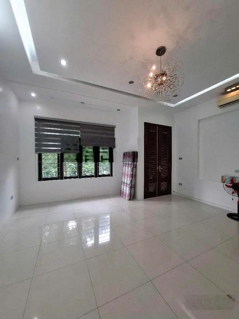 Phố Nguyễn Văn Huyên - Trước nhà Thoáng Vĩnh viễn - DT 82m x4 T - MT 5.6m - chỉ từ 27ty