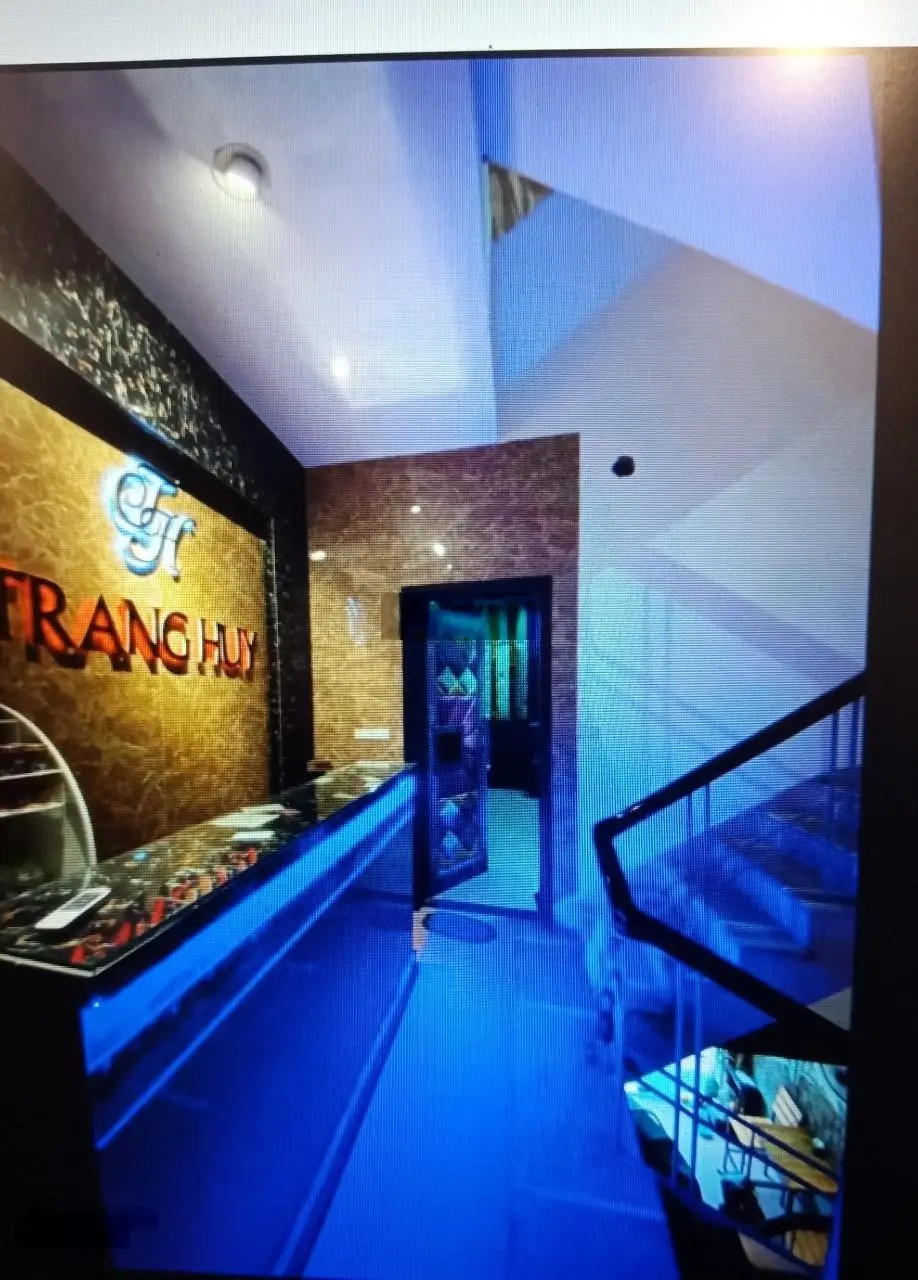 Bán nhà 5 tầng đang kinh doanh quán karaoke mặt đường Ngọc Hồi, Hoàng Mai, Hà Nội 62 m2 11 tỷ
