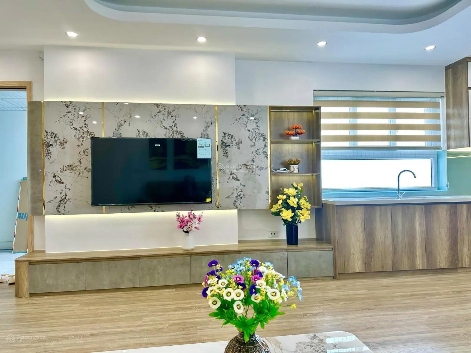 Chính chủ bán căn hộ ban công view hồ 77m2 đủ nội thất cực thoáng mát giá nhỉnh 2 tỷ