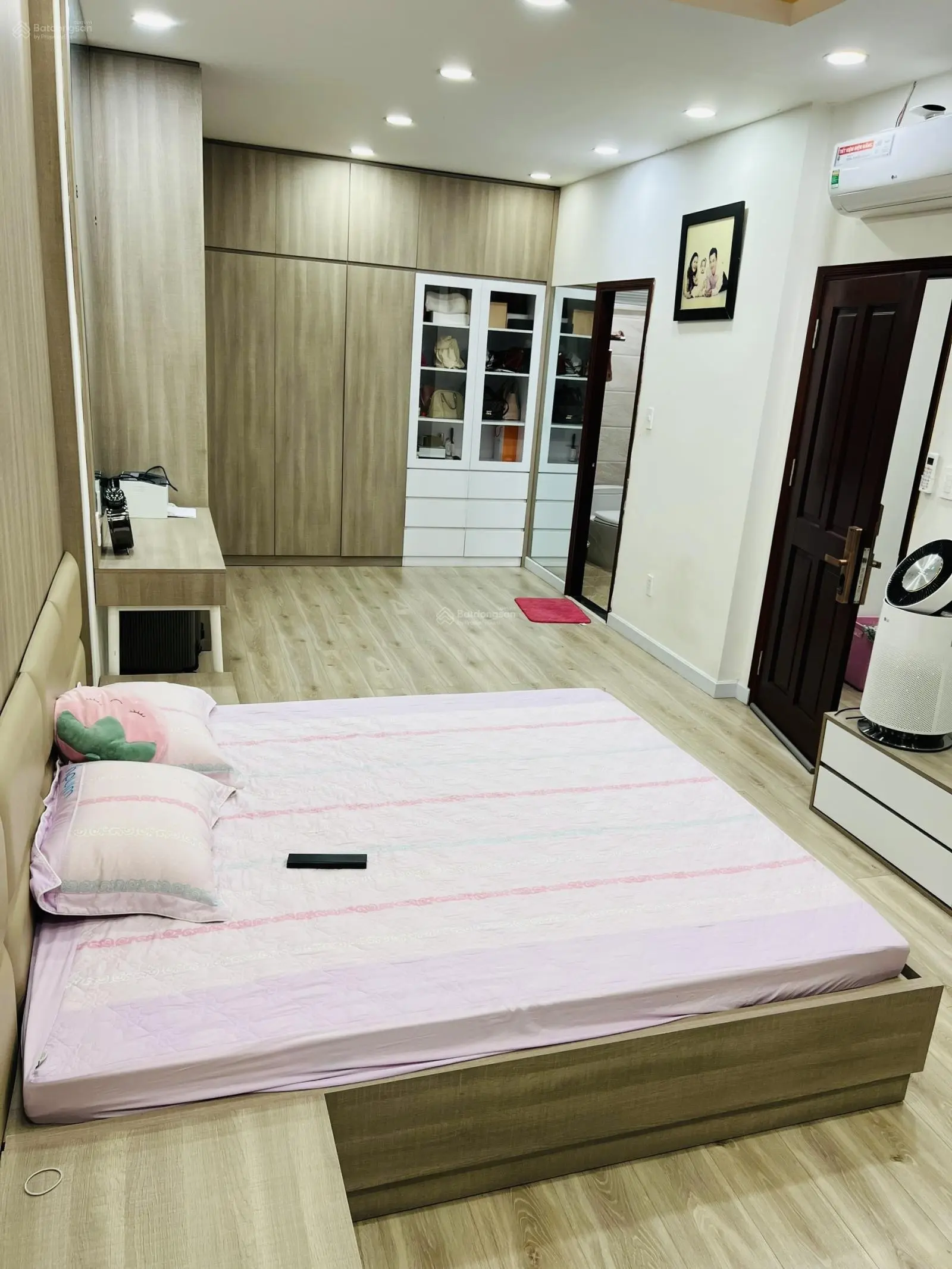 Nhà đẹp 4 tầng - (7.5x8.5) - xe hơi đỗ cửa - trung tâm Quận 3 - chủ cần bán gấp giá tốt