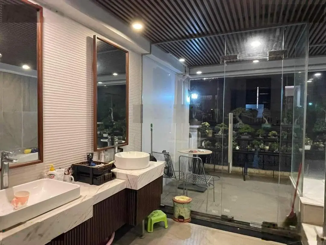 Bán nhà Liễu Giai Quần Ngựa, phân lô ôtô tránh - vỉa hè - nhà đẹp thang máy - 70m2*6T*MT 4m * 24 tỷ